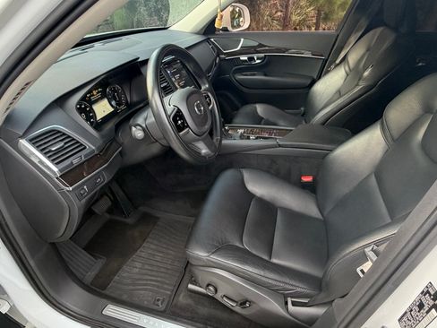 Used 2019 Volvo XC90 T6 Momentum w/ Advanced Package AWD/4WD image 12