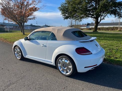 Used 2019 Volkswagen Beetle 2.0T SE image 2