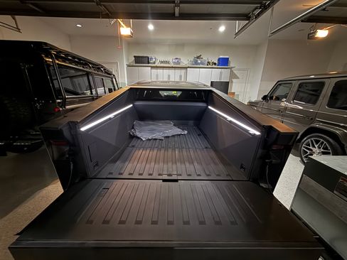 Used 2024 Tesla Cybertruck Cyberbeast image 9