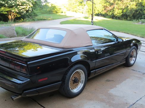 Used 1992 Pontiac Firebird Trans Am image 1