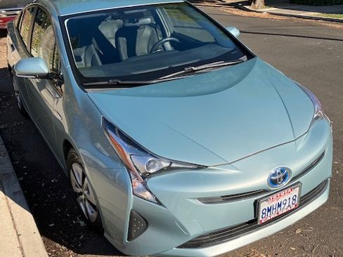 Used 2016 Toyota Prius Four Touring image 4