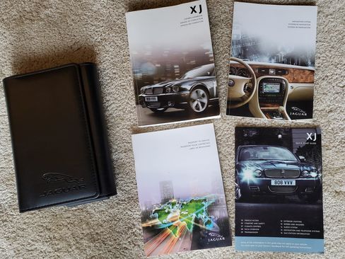 Used 2008 Jaguar XJ8 image 16