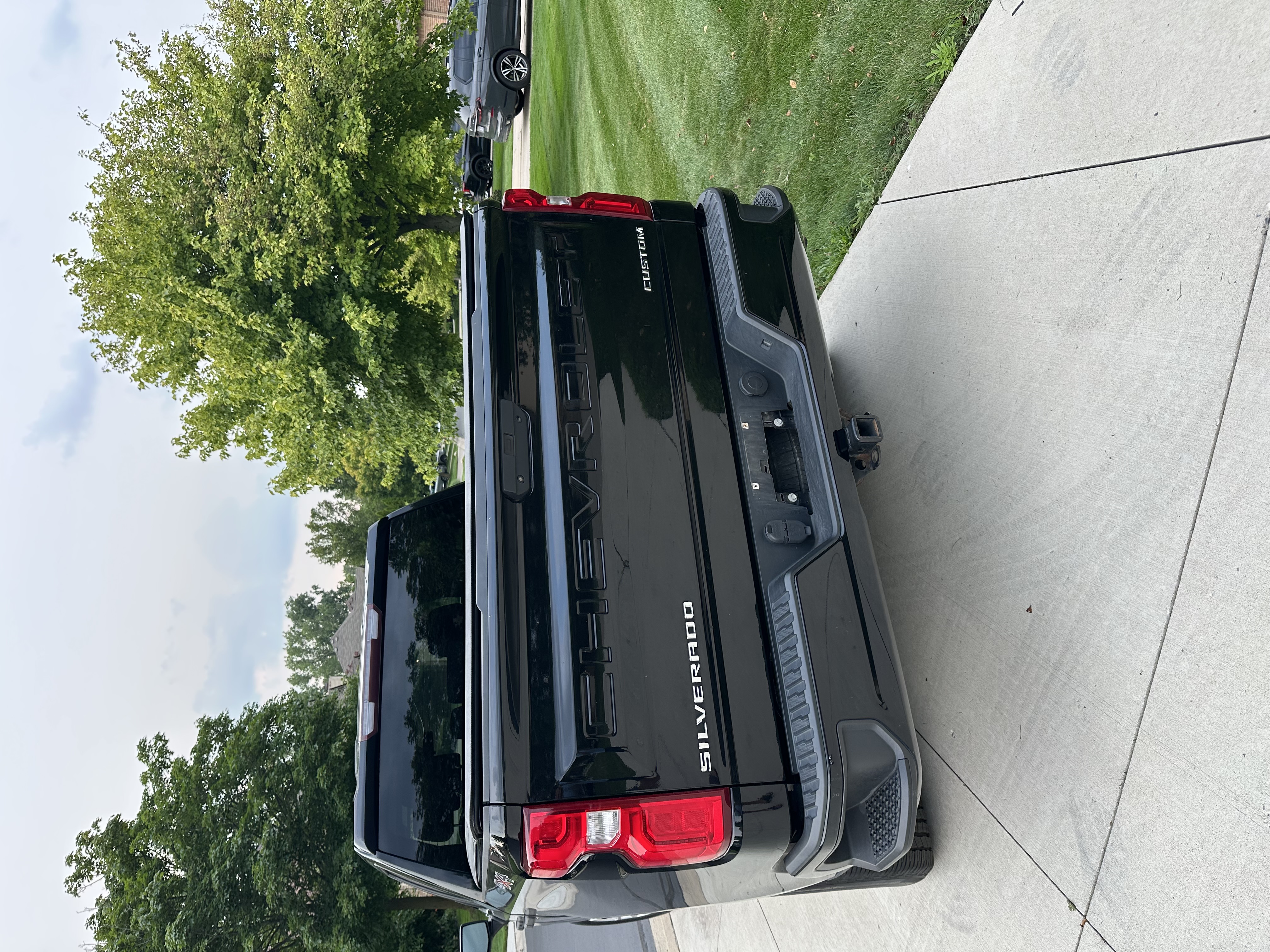 Used 2019 Chevrolet Silverado 1500 Custom w/ Custom Value Package AWD/4WD image 5