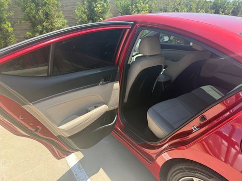 Used 2018 Hyundai Elantra SEL FWD image 5