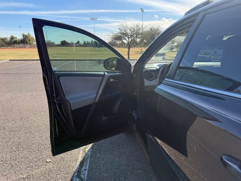 Used 2015 Toyota RAV4 Limited image 4