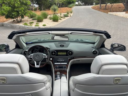Used 2013 Mercedes-Benz SL 550 image 19