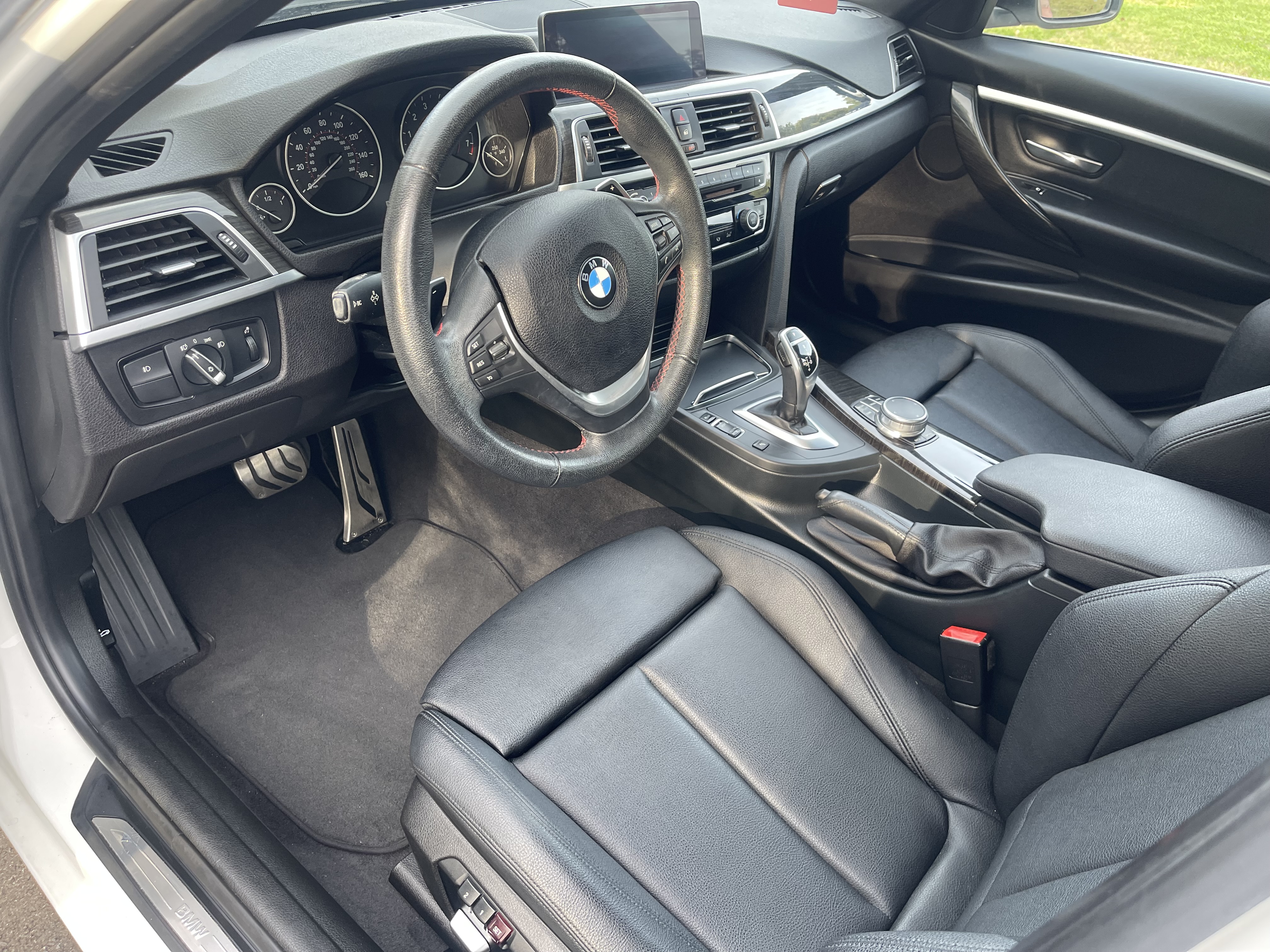 Used 2017 BMW 330i xDrive Sedan AWD/4WD image 8