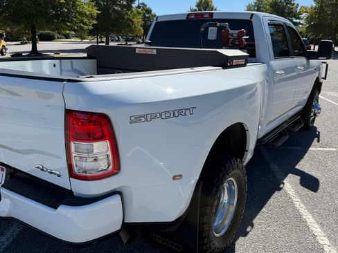 Used 2024 RAM 3500 Big Horn w/ Sport Appearance Package image 9