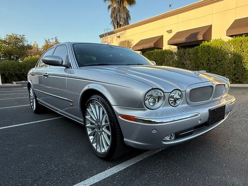 Used 2004 Jaguar XJ8 image 8