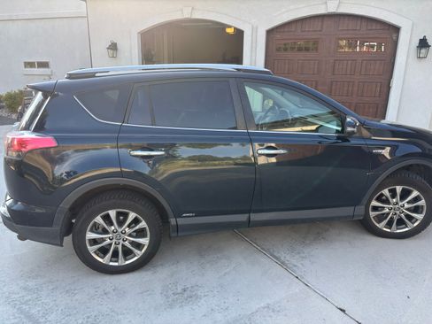 Used 2017 Toyota RAV4 Limited AWD/4WD image 4