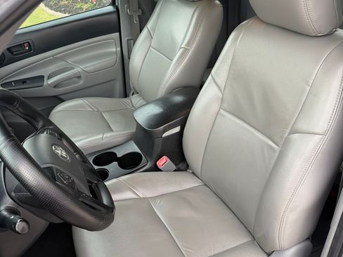 Used 2015 Toyota Tacoma 4x4 Access Cab V6 w/ SR Package image 5