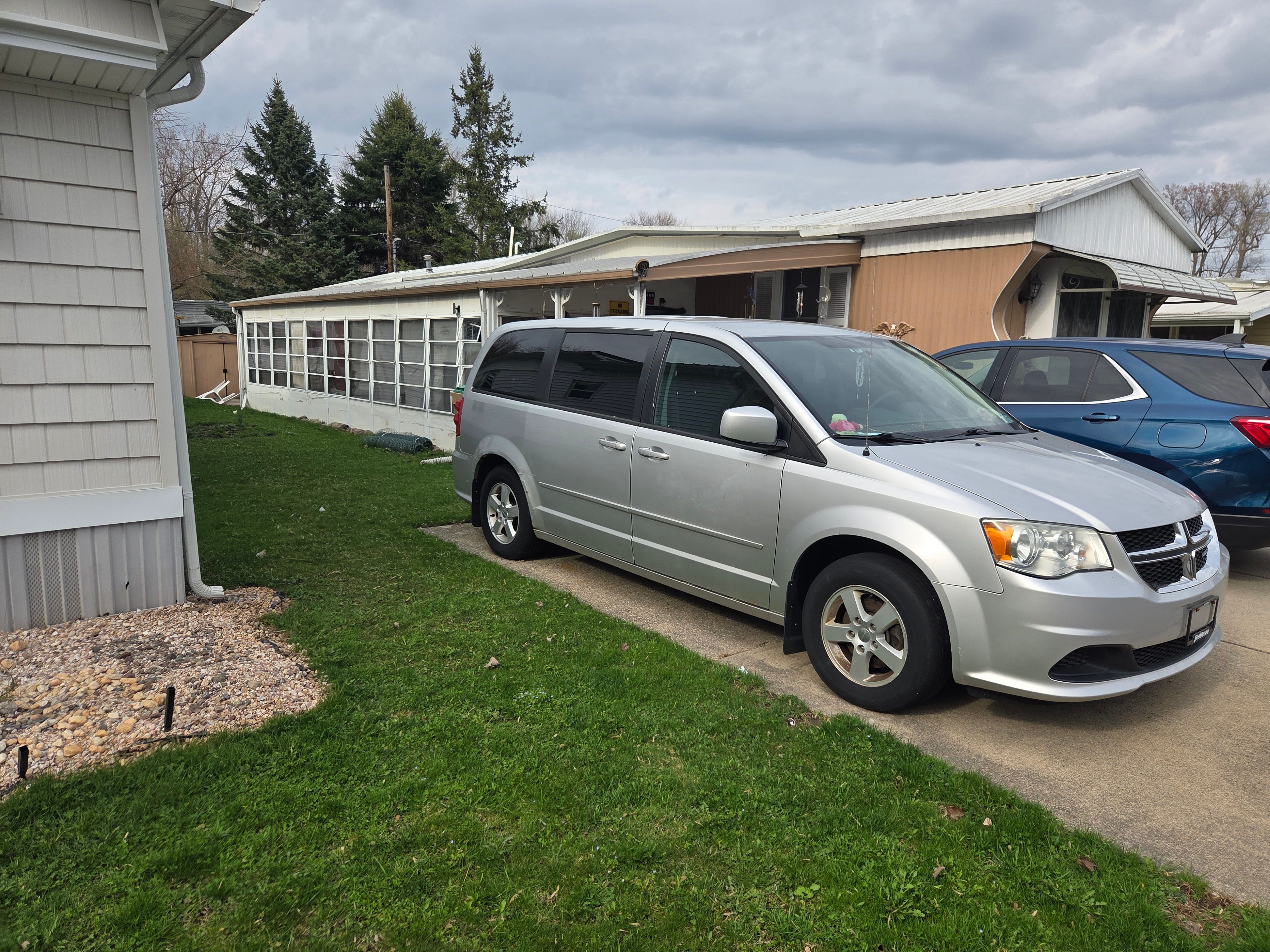 Used 2011 Dodge Grand Caravan Mainstreet FWD image 2