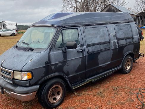 Used 1995 Dodge B2500 image 2