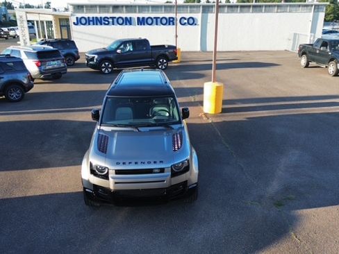 Used 2024 Land Rover Defender 130 X-Dynamic SE image 13