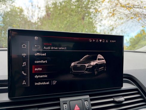 Used 2022 Audi Q5 e Premium Plus w/ Premium Plus Package image 26