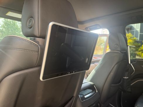 Used 2022 Cadillac Escalade ESV Premium Luxury image 17
