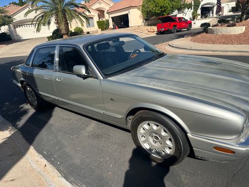 Used 1998 Jaguar XJ8 image 2
