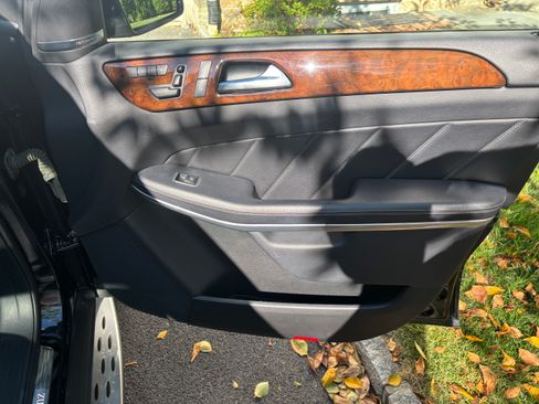 Used 2015 Mercedes-Benz GL 550 4MATIC image 10