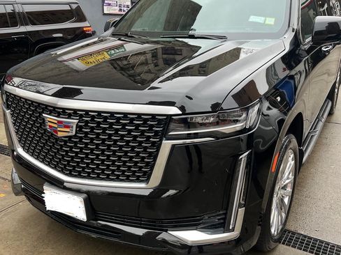 Used 2023 Cadillac Escalade ESV Premium Luxury image 2