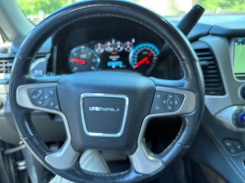 Used 2019 GMC Yukon XL Denali AWD/4WD image 10