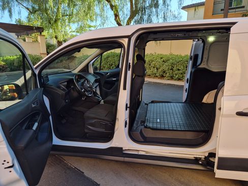Used 2016 Ford Transit Connect XLT image 24