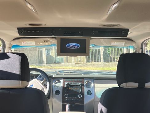 Used 2010 Ford Expedition Limited RWD image 11