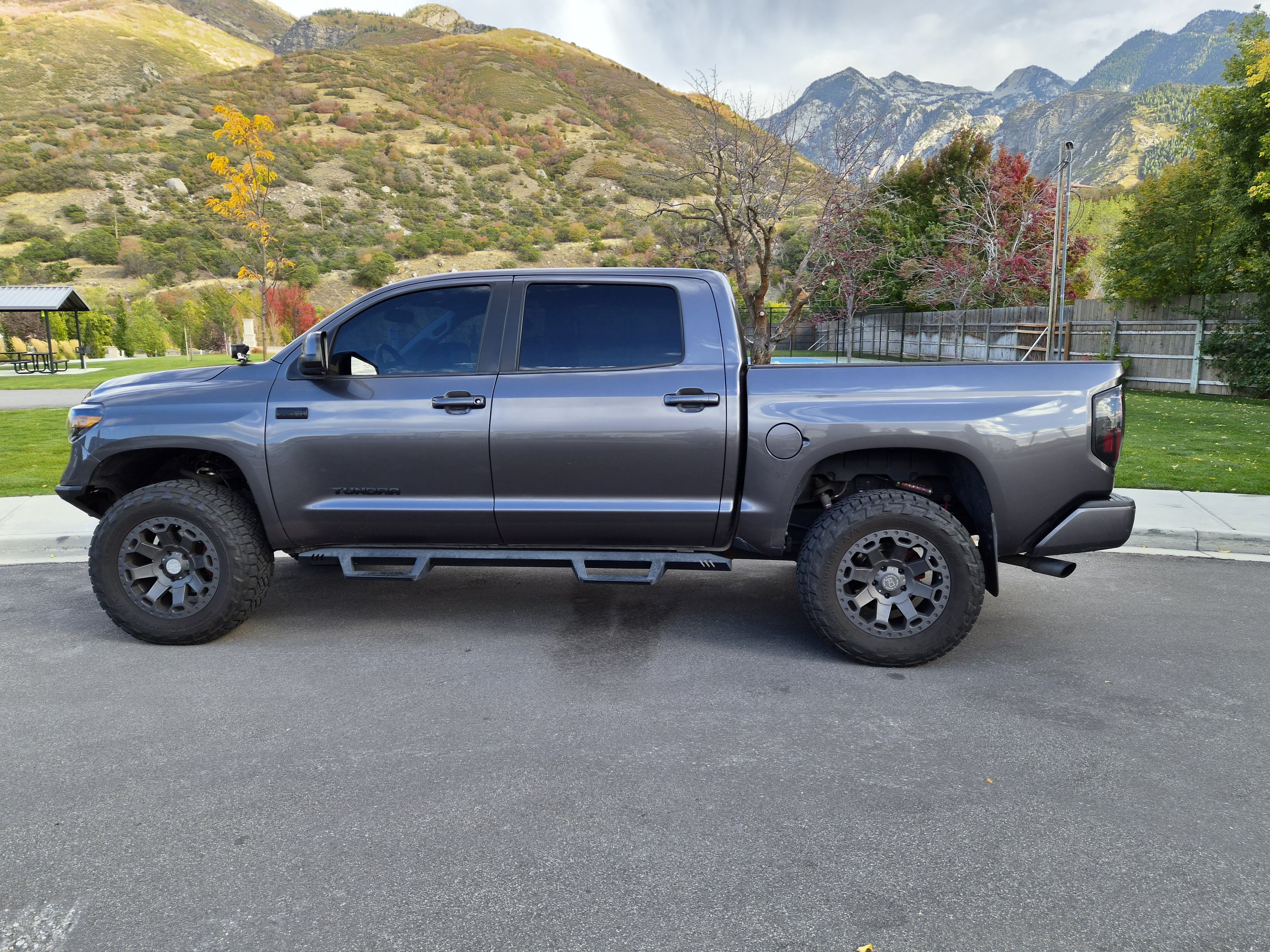Used 2015 Toyota Tundra Limited w/ Limited Premium Package AWD/4WD image 2