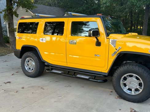 Used 2003 HUMMER H2 w/ Preferred Equipment Group image 19