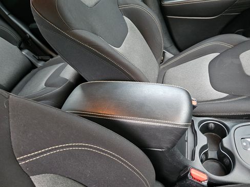 Used 2016 Jeep Cherokee Sport w/ Cold Weather Group image 24