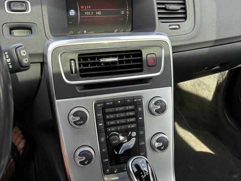 Used 2018 Volvo V60 T5 Dynamic image 14