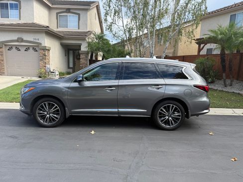 Used 2019 INFINITI QX60 Luxe w/ Sensory Package FWD image 1