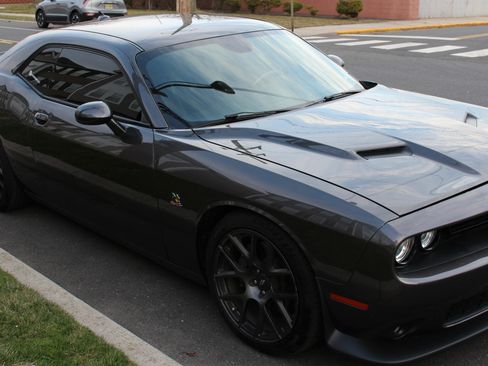 Used 2018 Dodge Challenger R/T Scat Pack w/ Leather Interior Group RWD image 4