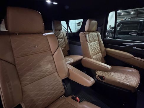 Used 2022 Cadillac Escalade ESV Sport w/ Touring Package image 14