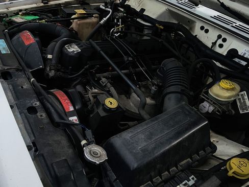 Used 1999 Jeep Cherokee Sport image 12