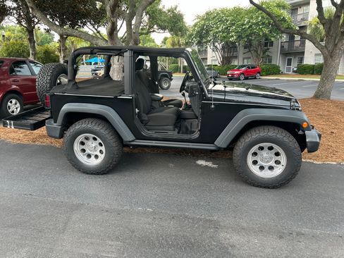 Used 2016 Jeep Wrangler Sport AWD/4WD image 4