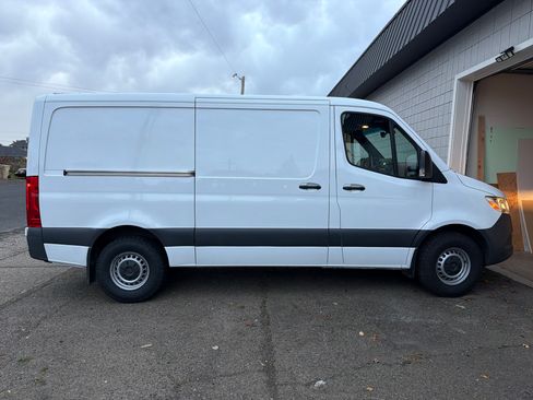 Used 2021 Mercedes-Benz Sprinter 1500 image 6