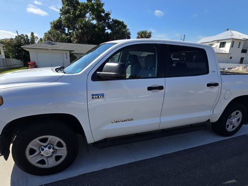 Used 2018 Toyota Tundra SR5 w/ SR5 Upgrade Package image 9