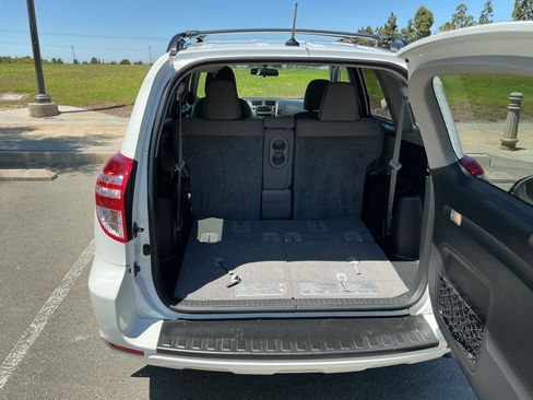Used 2011 Toyota RAV4 2WD w/ Base L4 Extra Value Pkg image 6