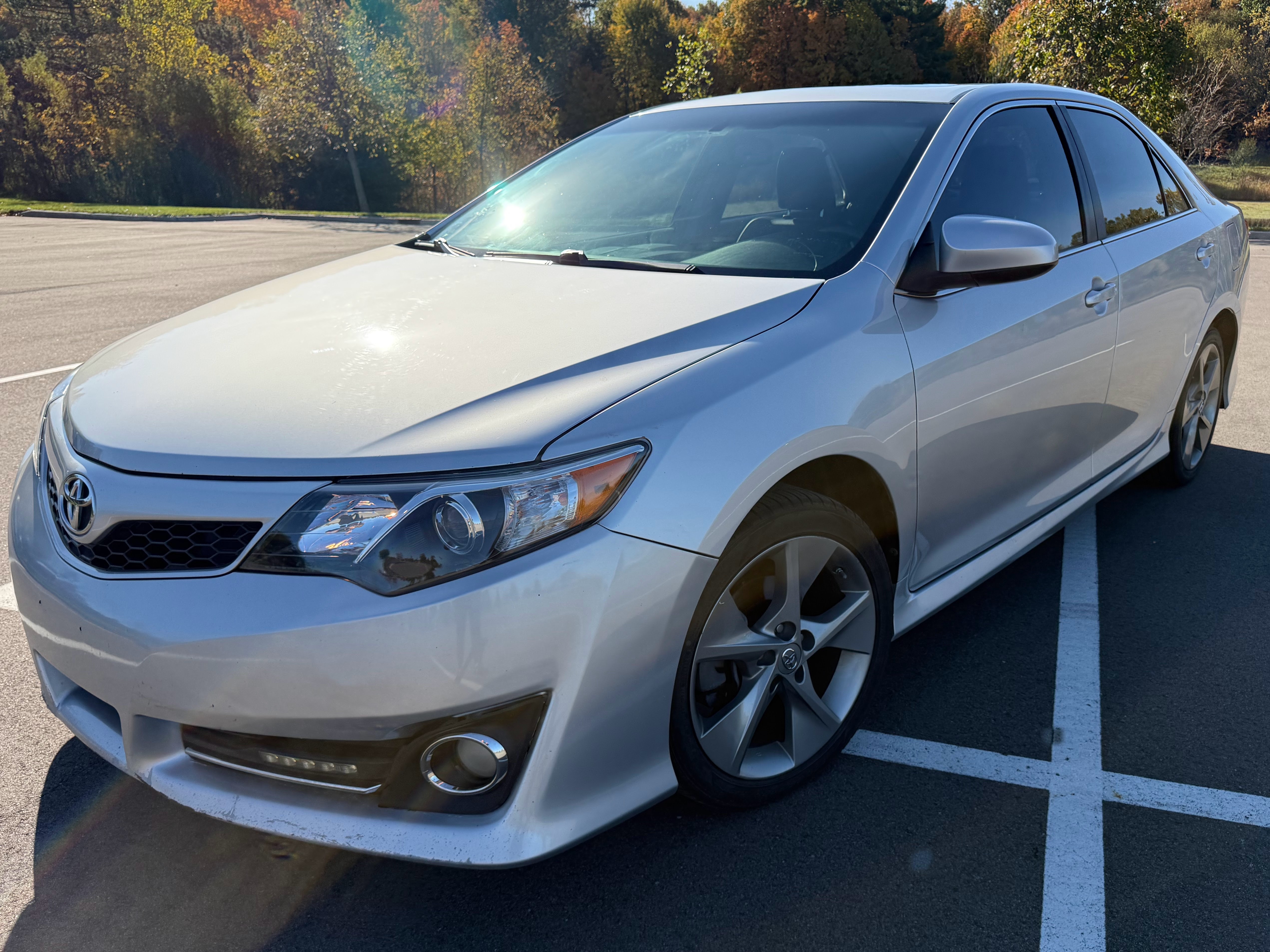 Used 2013 Toyota Camry SE w/ Convenience Pkg FWD image 4