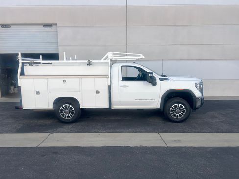 Used 2024 GMC Sierra 3500 SLE image 1