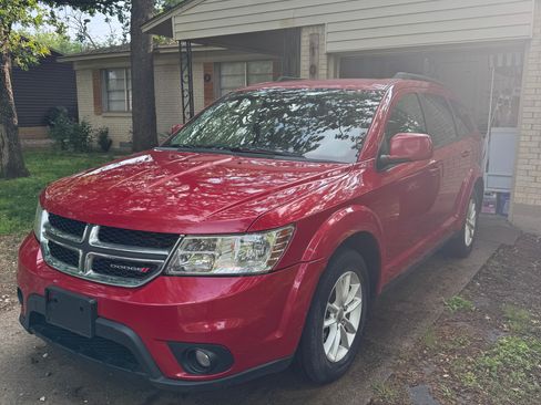 Used 2016 Dodge Journey SXT w/ Comfort/Convenience Group FWD image 2