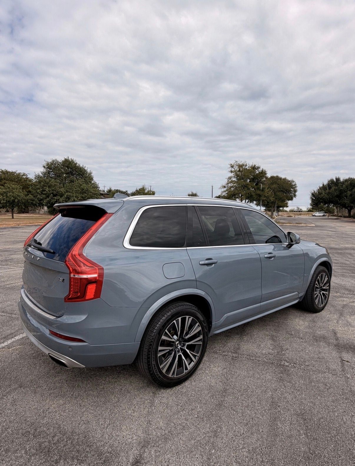 Used 2020 Volvo XC90 T5 Momentum w/ Protection Package Premier AWD/4WD image 2