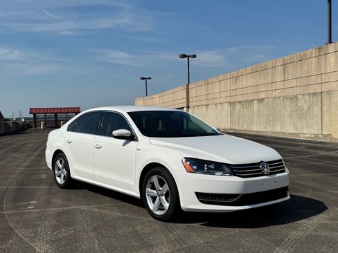 Used 2014 Volkswagen Passat 1.8T Wolfsburg Edition FWD image 11