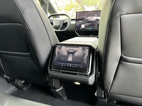 Used 2025 Tesla Cybertruck AWD Crew Cab image 16