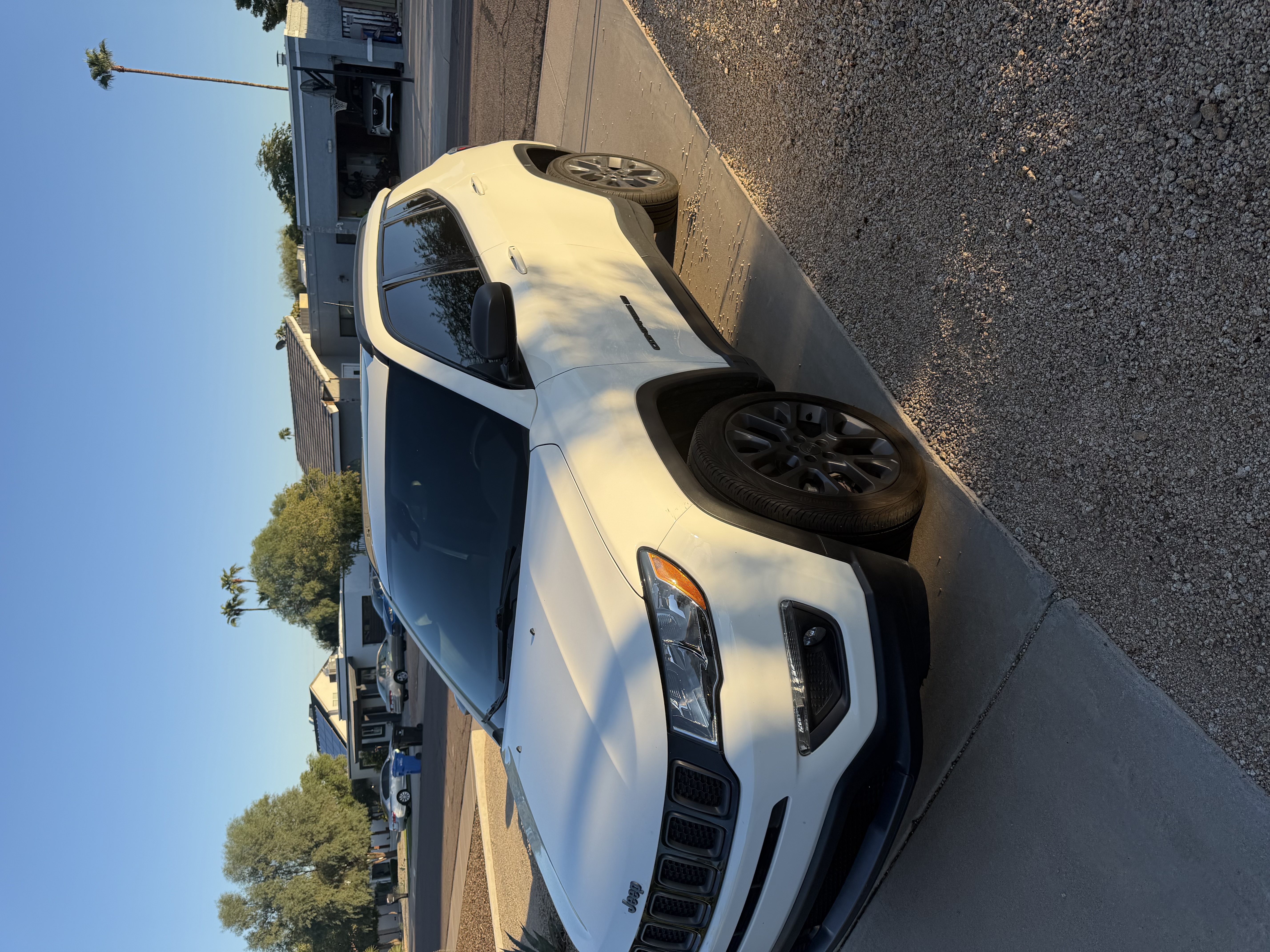 Used 2021 Jeep Compass Latitude w/ Sun and Sound Group AWD/4WD image 2
