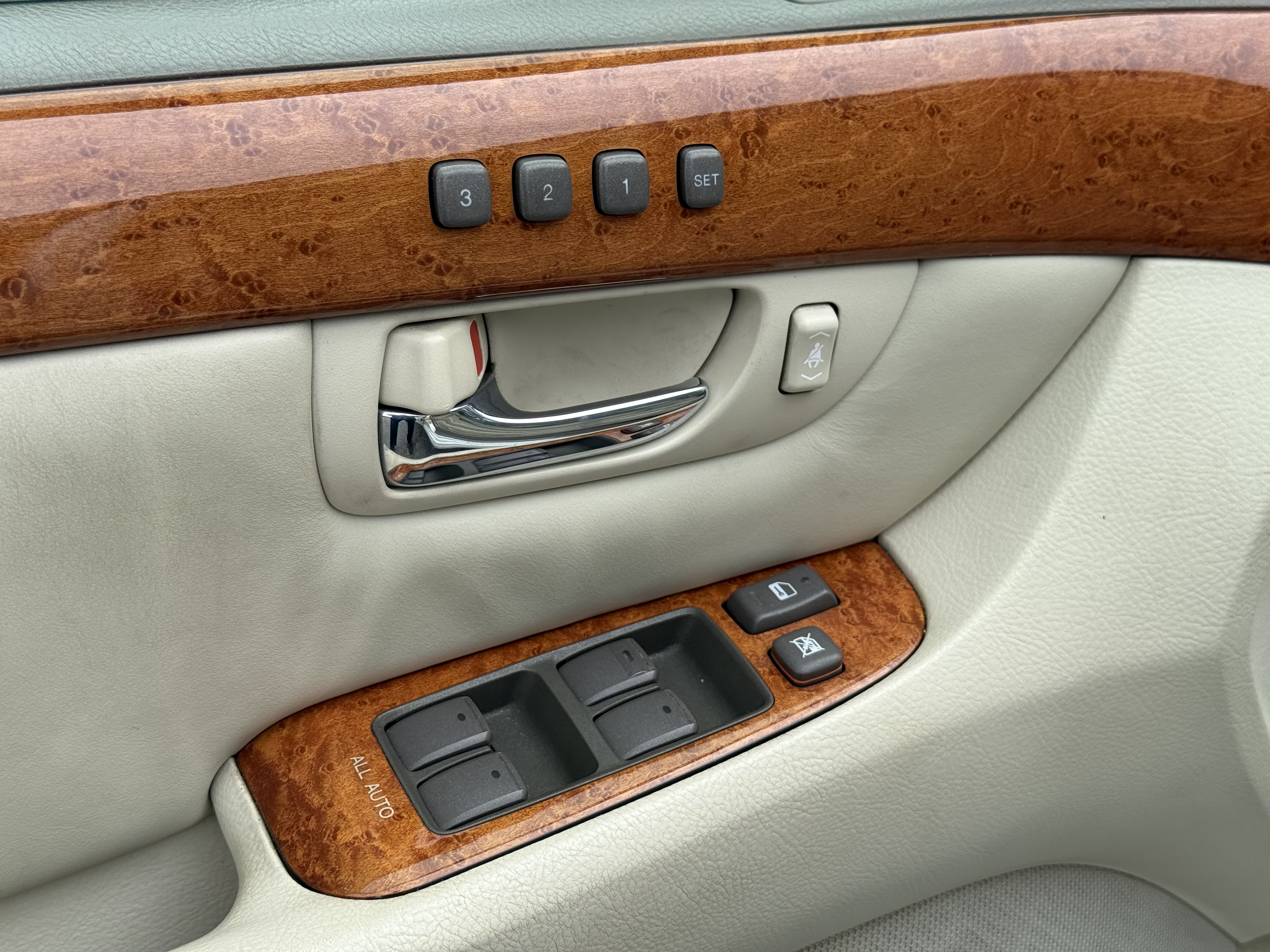 Used 2003 Lexus LS 430 RWD image 11
