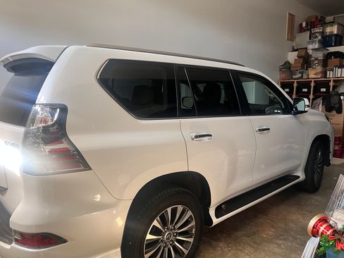 Used 2022 Lexus GX 460 Luxury w/ Accessory Package image 12