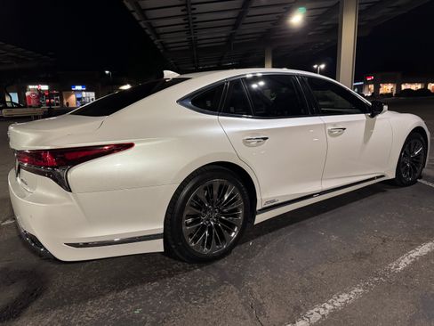 Used 2018 Lexus LS 500h w/ Luxury Package RWD image 18