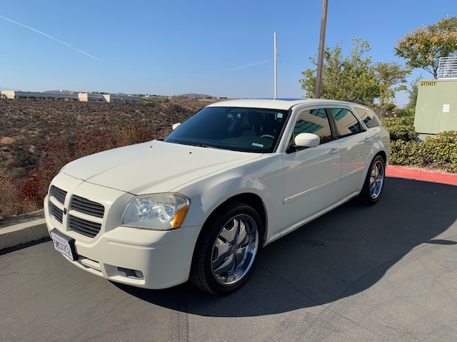 Used 2005 Dodge Magnum SE RWD image 2