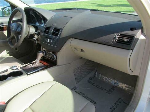 Used 2010 Mercedes-Benz C 300 Sedan image 9